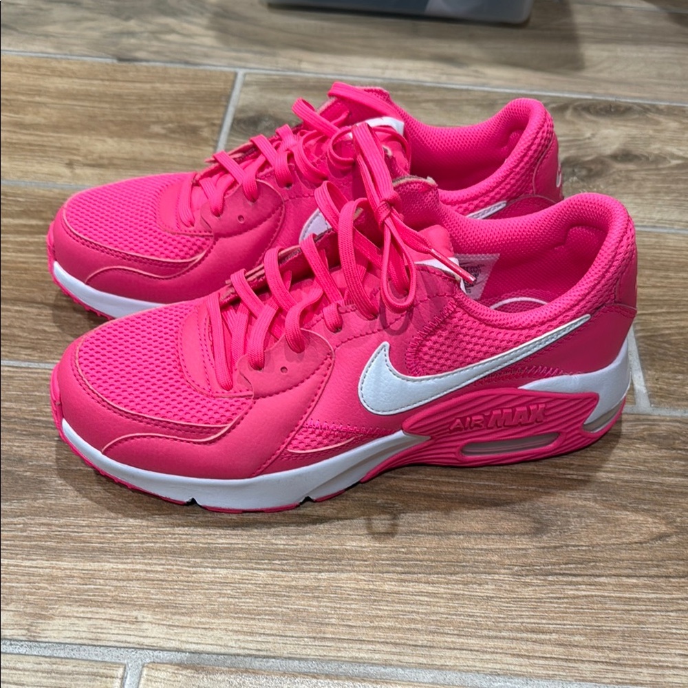 BRAND NEW Ladies Nike Air Max Excee